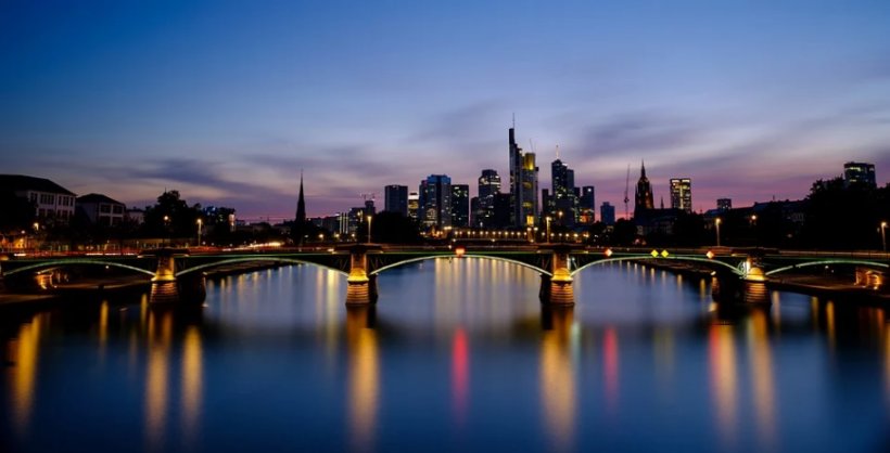 Mynah bridges, Bankenviertel, Germany